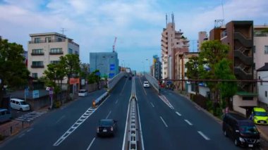 Şehir merkezinde gündüz vakti meydana gelen trafik sıkışıklığının zamanlaması.