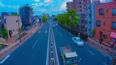 Şehir merkezindeki balık bakışı çekiminde gündüz vakti trafik sıkışıklığı zamanı.