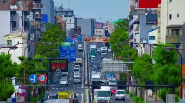 Şehir merkezinde gündüz vakti meydana gelen trafik sıkışıklığının zamanlaması.