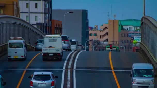 En timelapse av trafikstockning på avenyn dagtid i centrum långskott zoom — Stockvideo
