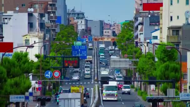 Un timelapse d'embouteillage à l'avenue diurne dans le centre-ville inclinaison à long shot — Video
