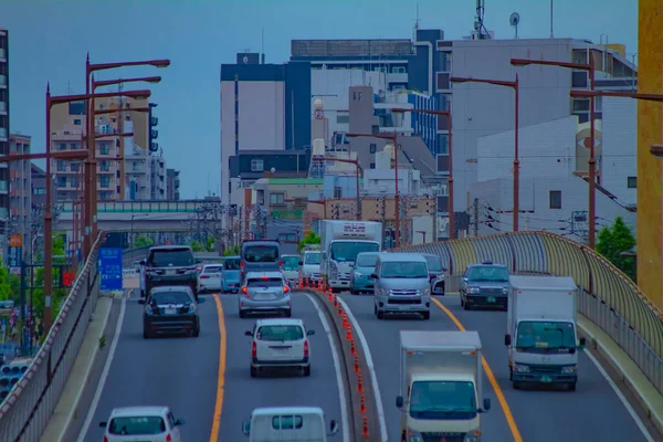 Şehir merkezinde gündüz vakti bir trafik sıkışıklığı. — Stok fotoğraf