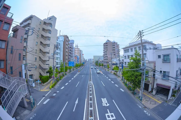 ダウンタウンの魚の目のショットで昼間の通りで渋滞 — ストック写真