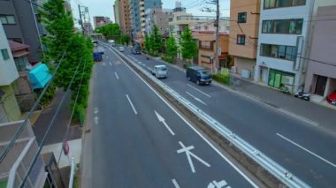 Şehir merkezinde gündüz vakti meydana gelen trafik sıkışıklığının zamanlaması.