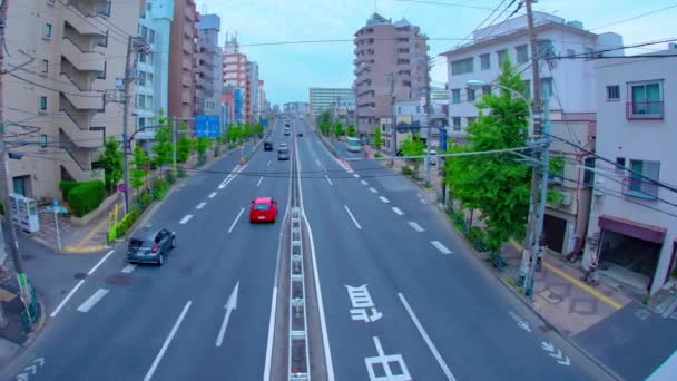 Um timelapse de engarrafamento na avenida durante o dia no centro da cidade olho de peixe tiro panning — Vídeo de Stock