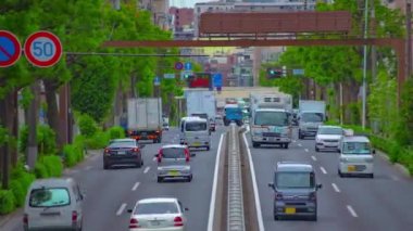 Şehir merkezinde gündüz vakti meydana gelen trafik sıkışıklığının zamanlaması...