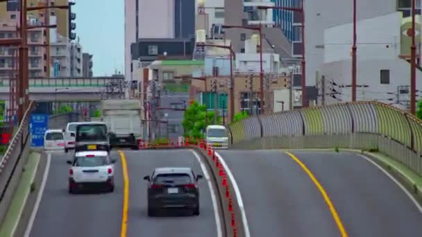 En timelapse av trafikstockning på avenyn dagtid i centrum långskott zoom — Stockvideo