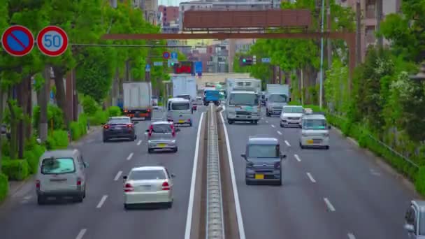 En timelapse av trafikstockning på avenyn dagtid i centrum långskott lutning — Stockvideo