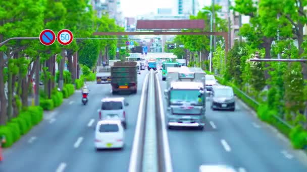 Un timelapse de atasco de tráfico en miniatura en la avenida durante el día en el centro de tiltshift — Vídeos de Stock