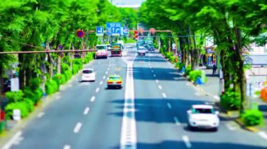 Şehir merkezinde gündüz vakti minyatür trafik sıkışıklığının zamanlaması.