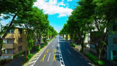 Şehir merkezinde gündüz vakti meydana gelen trafik sıkışıklığının zamanlaması.