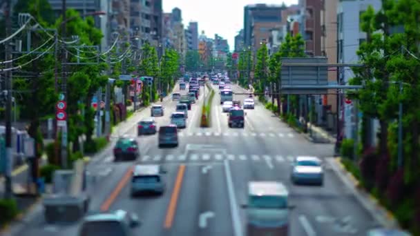 Un timelapse d'embouteillage miniature à l'avenue de jour dans le centre-ville tiltshift zoom — Video
