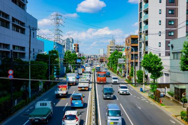 Tokyo 'da şehir merkezinde gündüz vakti trafik sıkışıklığı.