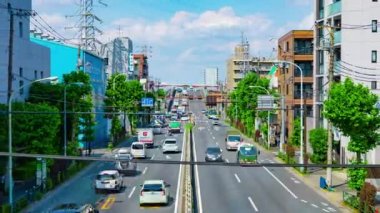 Tokyo 'nun şehir merkezindeki caddede gündüz vakti meydana gelen trafik sıkışıklığının zamanlaması.