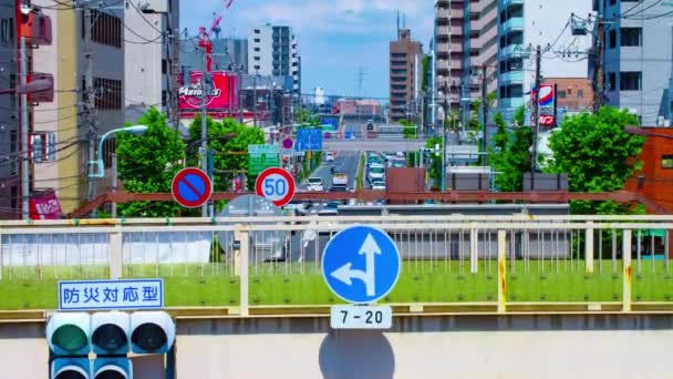 Közlekedési dugó a belvárosi utcában Tokióban, nappal, nagy dobás. — Stock videók