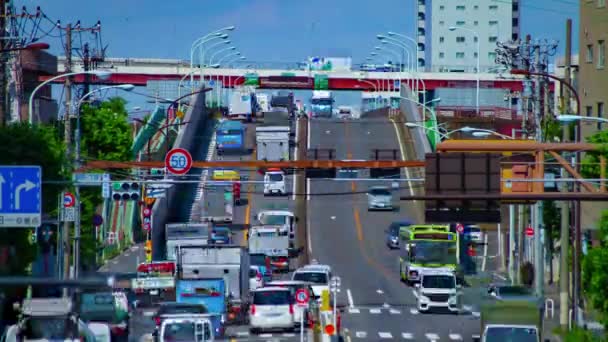 Sebuah kemacetan lalu lintas di jalan pusat kota di Tokyo siang hari tembakan panjang — Stok Video
