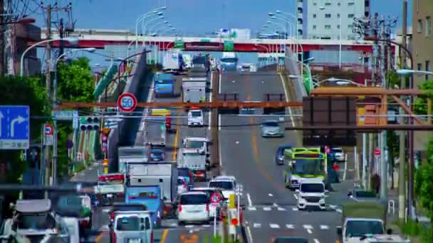 Tokyo 'nun şehir merkezindeki caddesinde gündüz vakti trafik sıkışıklığı vaktidir. — Stok video