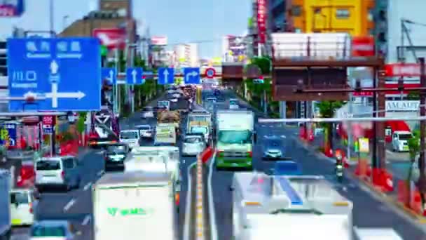 Un timelapse de blocaj de trafic în miniatură pe strada din centrul orașului Tokyo tiltshift zoom — Videoclip de stoc