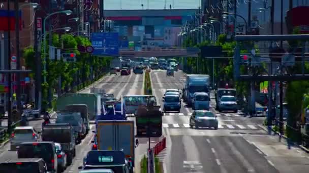 Sebuah kemacetan lalu lintas di jalan pusat kota di Tokyo daytime tembakan panjang zoom — Stok Video