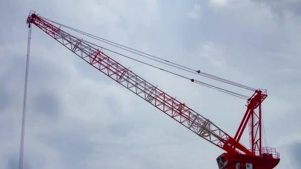 Un timelapse de grúa en la construcción en Shinjuku zoom tiro largo — Vídeos de Stock