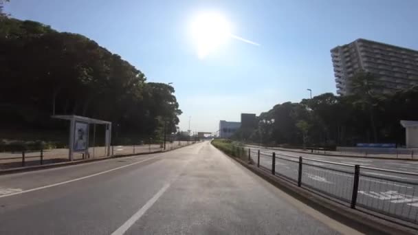 Пов вождения городской пейзаж на городской улице в Токио — стоковое видео