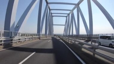 Tokyo 'daki köprüde gezici şehir manzarası