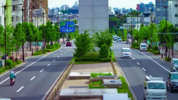 A timelapse of miniature traffic jam at the avenue in the downtown in Tokyo tiltshift — Vídeos de Stock