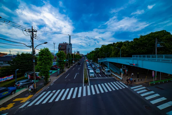 昼間ワイドショット東京・金八通りでの自動車道のタイムラプス — ストック写真