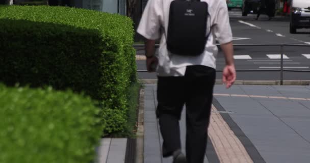 A slow motion of body parts of walking people at urban city in Tokyo — Stock Video