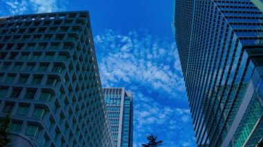 Bulutun zaman çizelgesi iş kasabasındaki binayı yansıtıyor.