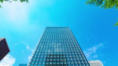 Bulutun zaman çizelgesi iş kasabasındaki binayı yansıtıyor.