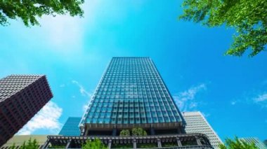 Bulutun zaman çizelgesi iş kasabasındaki binayı yansıtıyor.