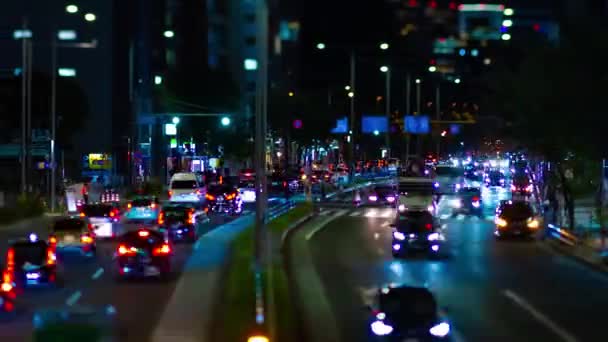 Sebuah malam tiLapse kemacetan lalu lintas miniatur di jalan kota di Aoyama tiltshift panning — Stok Video