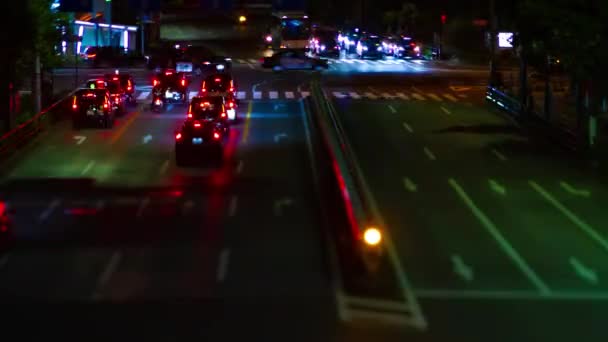 Une nuit intemporelle d'embouteillage miniature dans la rue de la ville à Aoyama tiltshift — Video