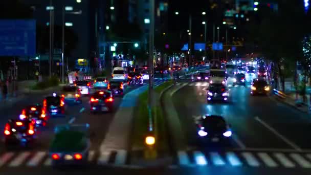 Uma cronologia noturna de engarrafamento em miniatura na rua da cidade em Aoyama tiltshift inclinando — Vídeo de Stock