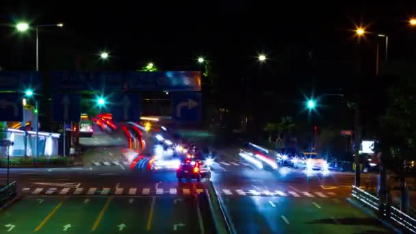 Un lapso de tiempo nocturno de atasco de tráfico en la calle de la ciudad en Aoyama panorámica tiro largo — Vídeos de Stock