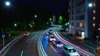 Aoyama 'da şehir caddesinde trafik sıkışıklığının gece vakti.