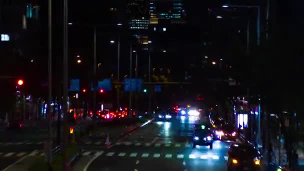 Ночное время пробки на городской улице в Аояме длинный наклон выстрела — стоковое видео