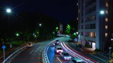 Aoyama 'da şehir caddesinde trafik sıkışıklığının gece vakti.