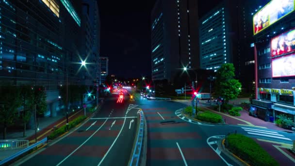 Malam yang penuh kemacetan lalu lintas di jalan kota di Aoyama — Stok Video