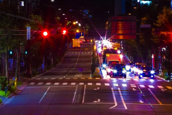 東京のダウンタウン通りでの夜行渋滞ロングショット — ストック写真