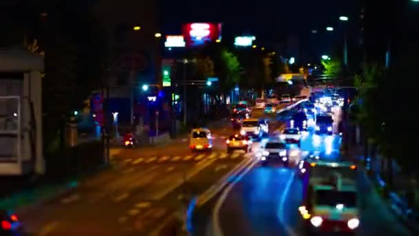 市区街道倾斜换档处小型交通堵塞的夜间时间 — 图库视频影像
