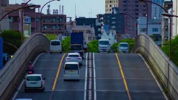 Sebuah tiLapse dari pusat kota jalan di jalan siang hari tembakan panjang zoom — Stok Video