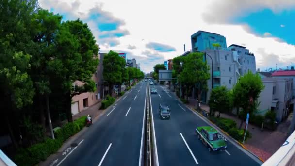 En timelapse av centrum gata vid avenyn dagtid fisk öga skott lutning — Stockvideo