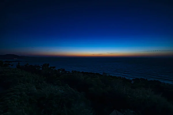 Puesta de sol en el océano panorámico en el promontorio de Mineyama en Amami oshima Kagoshima — Foto de Stock