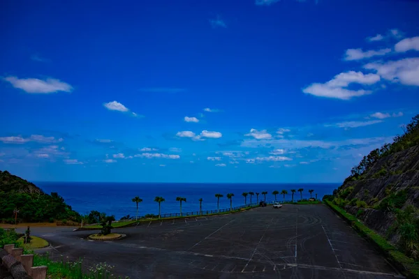 Мыс рядом с панорамным океаном в Амами осима широкий снимок — стоковое фото