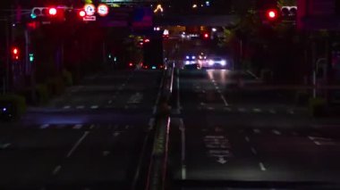 Tokyo 'nun şehir merkezindeki caddenin gece zoom' u