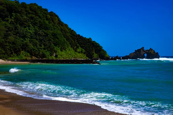 Turusu rock cliff in the blue ocean in Amami oshima Kagoshima — Stock Photo, Image