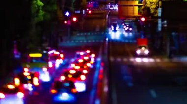 Tokyo şehir merkezindeki minyatür caddenin gece vardiyası.