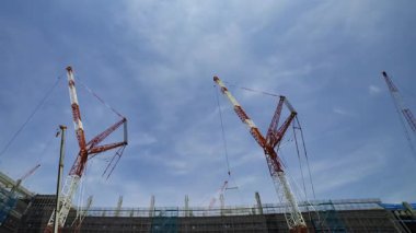 Tokyo 'da yapım aşamasındaki vincin zaman çizelgesi. Yüksek kalite 4K görüntü. Koto bölgesi Shinonome Tokyo 06.30. 2025 Tokyo 'nun merkezidir.. 